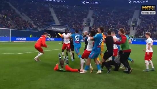 俄罗斯杯爆发大规模冲突，两队各三名球员染红